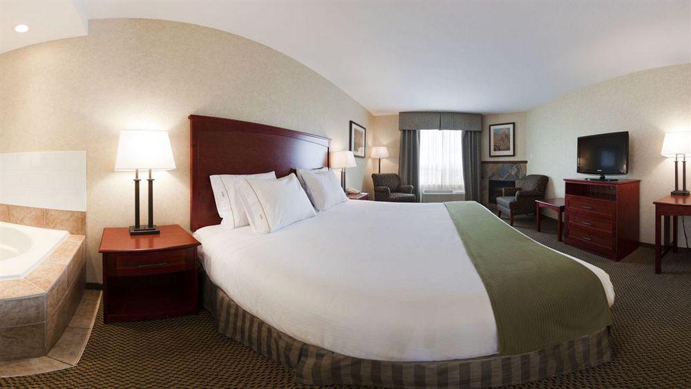 Holiday Inn Express Edmonton North By Ihg Exterior foto
